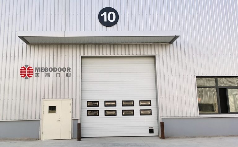 美高門業(yè)：無(wú)錫專業(yè)提升門制造商，打造保溫、抗風(fēng)、密封、防蟲的高品質(zhì)工業(yè)門系統(tǒng)縮略圖